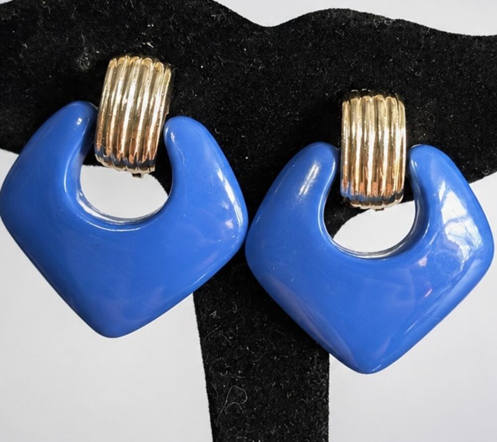 Vintage Blue Dangle Clip-on Earrings 1.5” Long Gold-tone Lucite MOD bc224